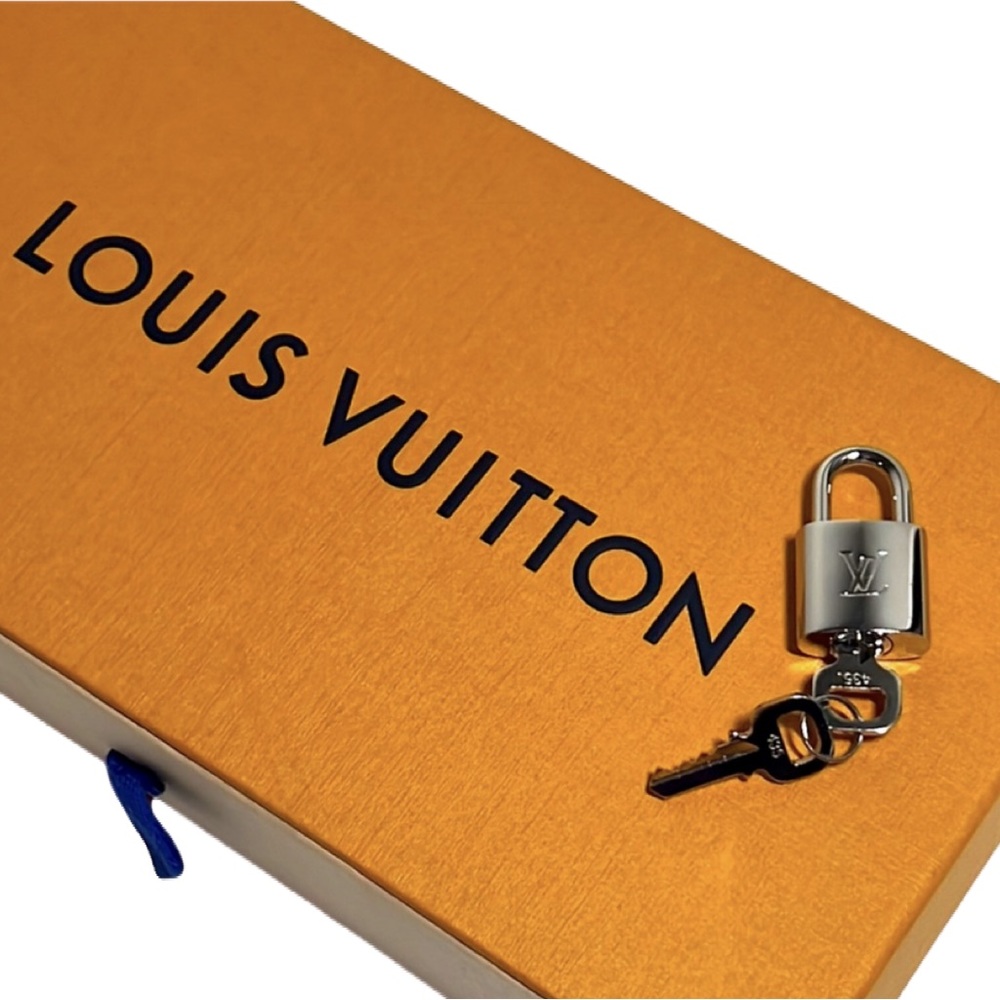 Louis Vuitton Silver Lock & Key 🔐435 or 304